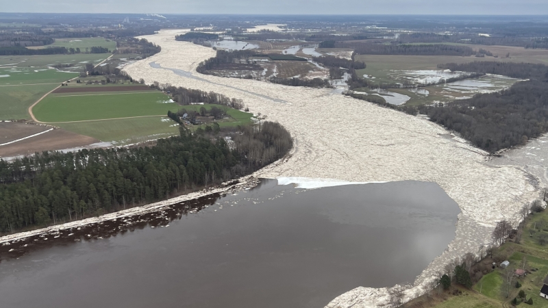 Daugava aiz Sakas salas no helikoptera lidojuma