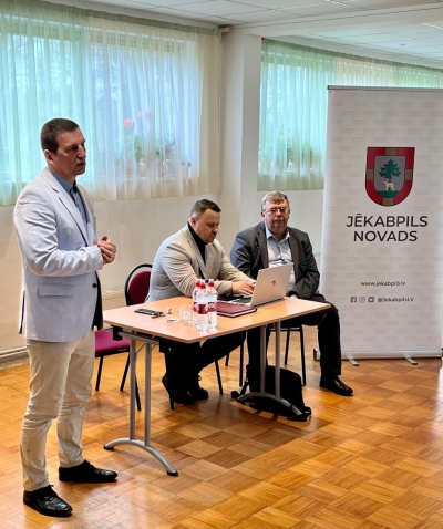 Domes vadība tiekas ar iedzīvotājiem Vīpē