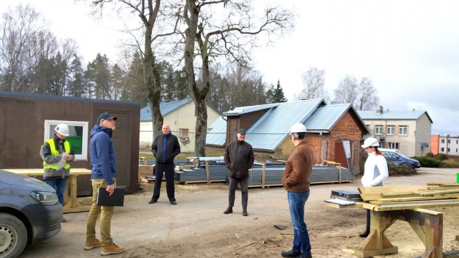 Cilvēki būvlaukumā