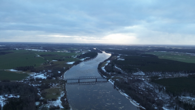 Zeļķu tilts, Sakas izteka brīva.