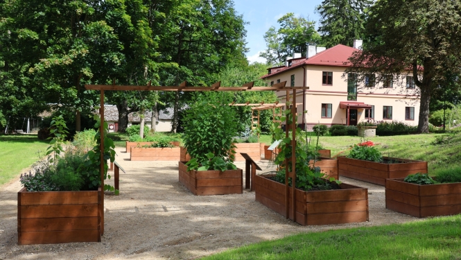 Veselības dārzs Zasas muižas parkā