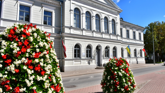 domes ēka