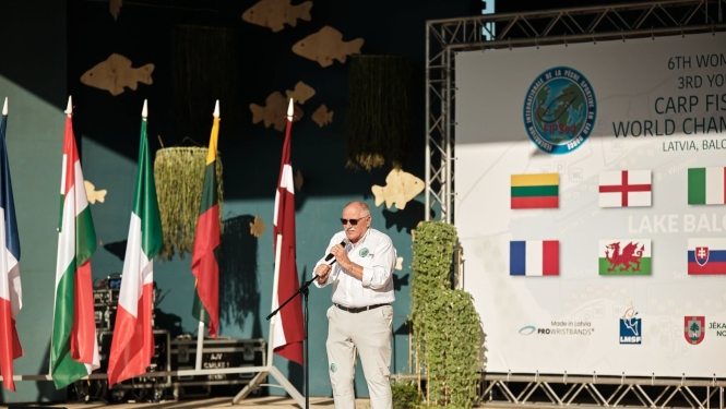 Atklāj čempionātu