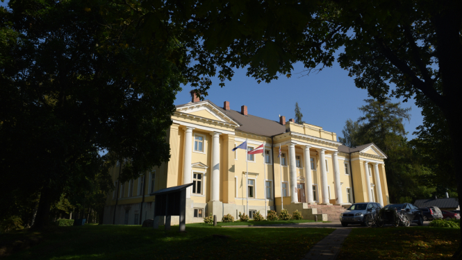 marinzejas muiža