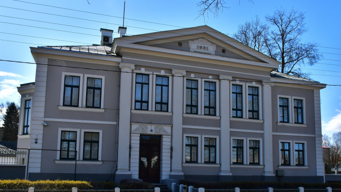 Bibliotēkas ēka 