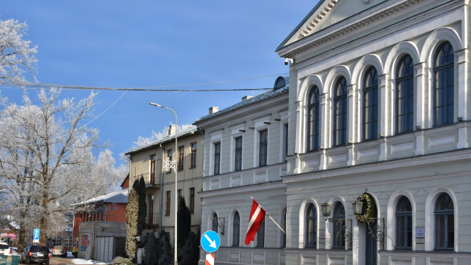 Domes ēka