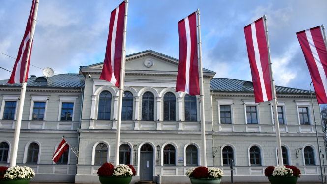Domes ēka