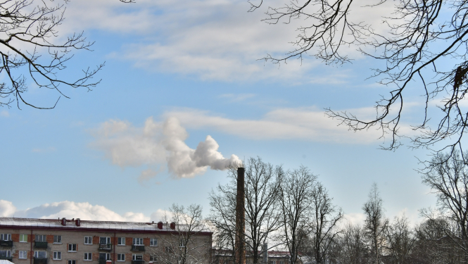 Māja un skurstenis