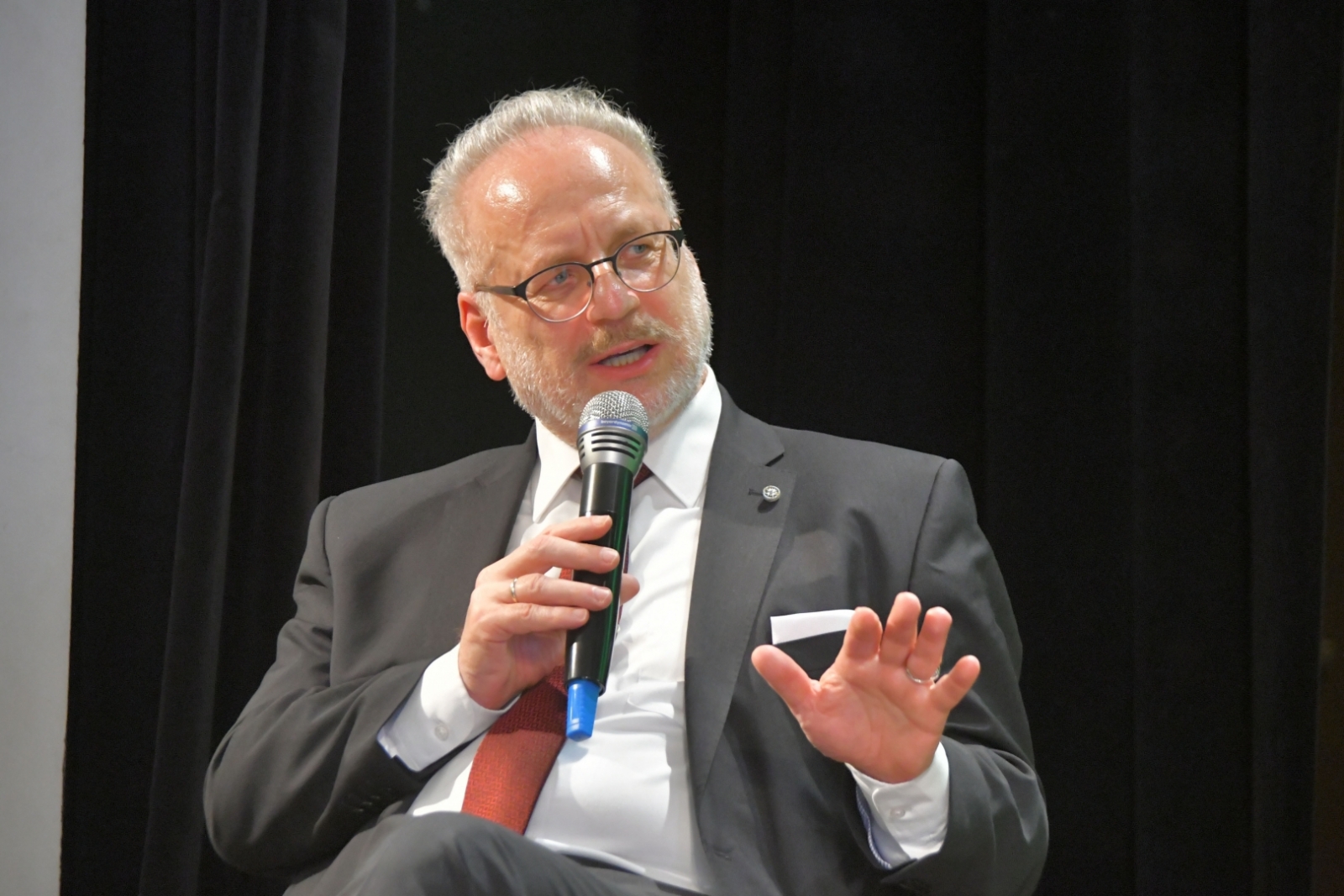 Foto no Valsts prezidenta debatēm ar jauniešiem