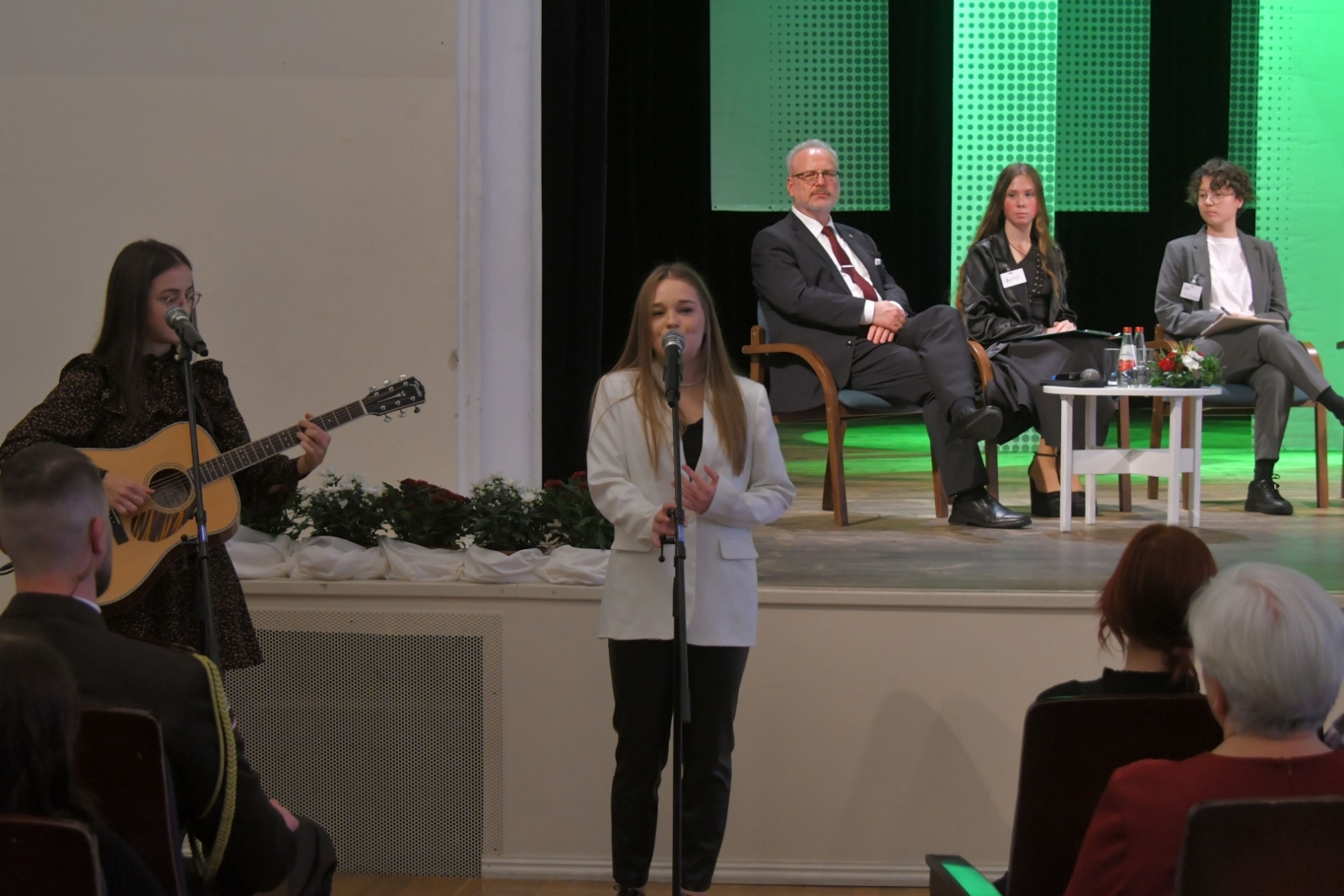 Foto no Valsts prezidenta debatēm ar jauniešiem