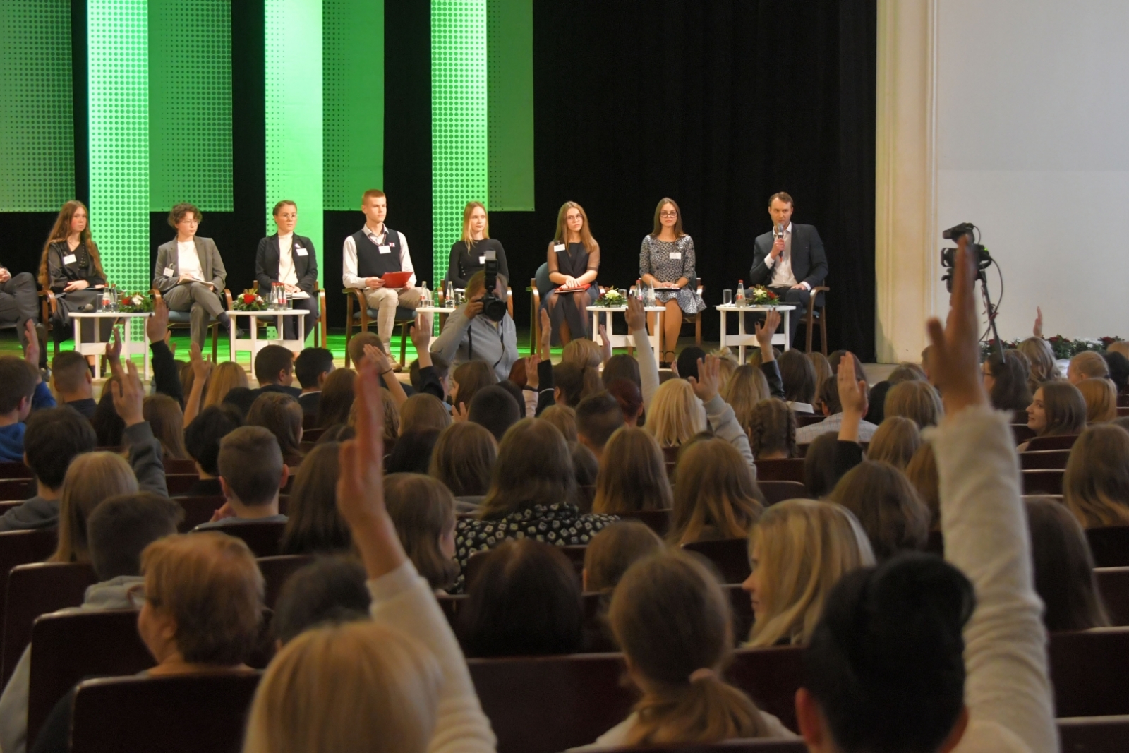 Foto no Valsts prezidenta debatēm ar jauniešiem
