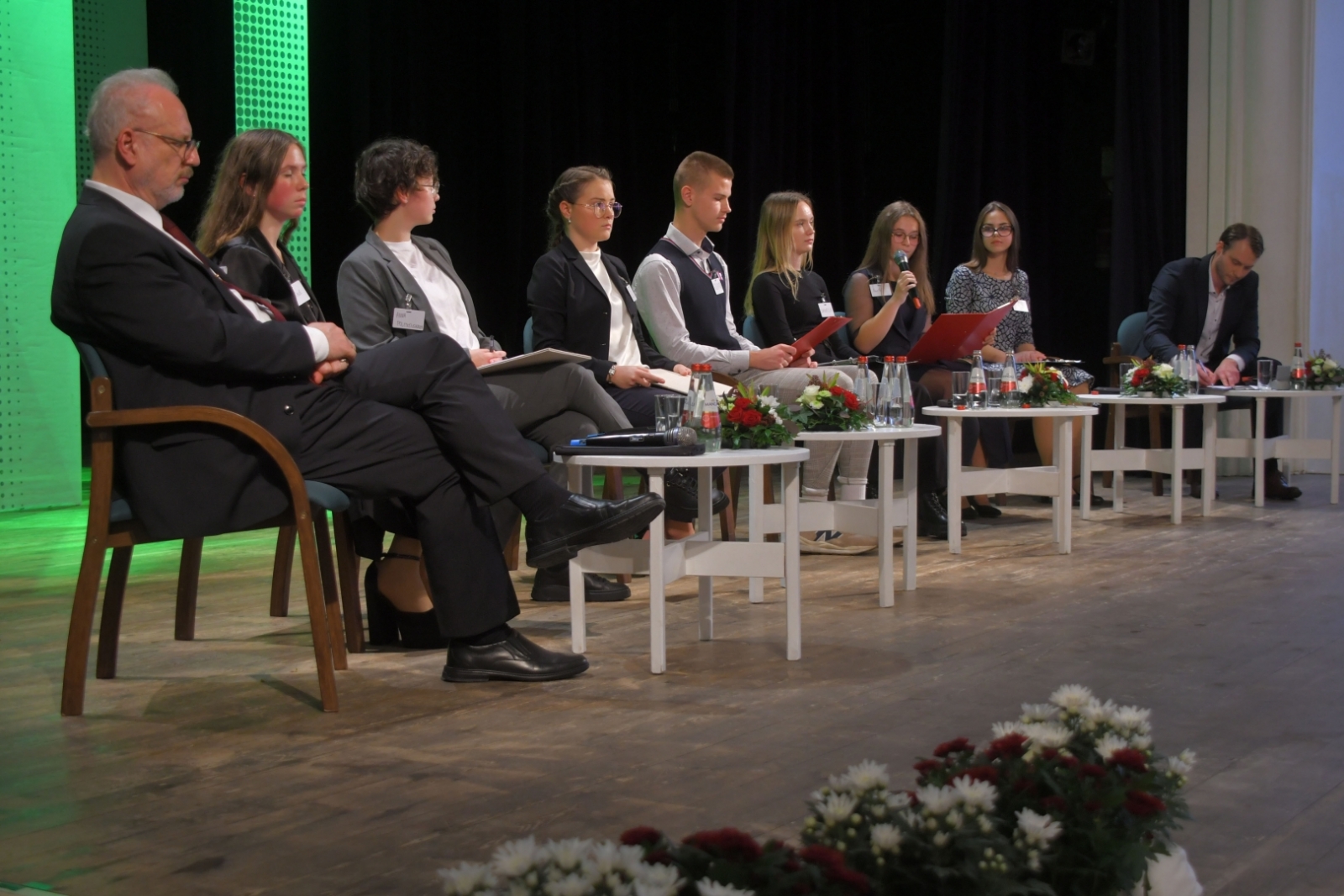 Foto no Valsts prezidenta debatēm ar jauniešiem