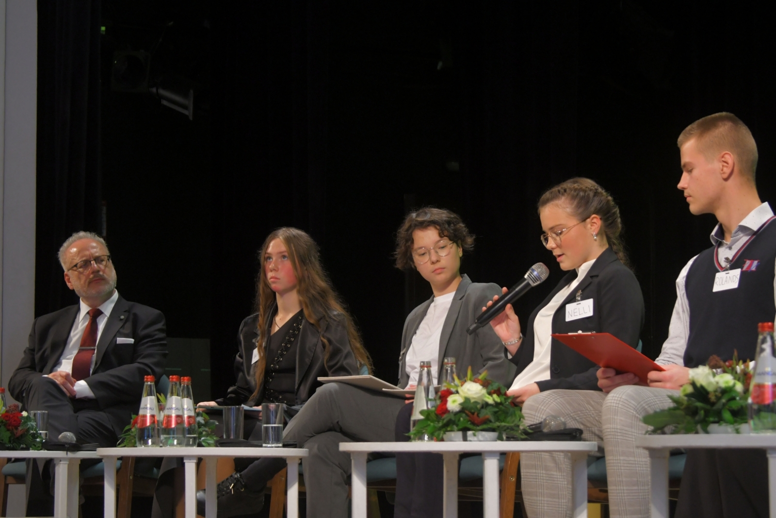 Foto no Valsts prezidenta debatēm ar jauniešiem