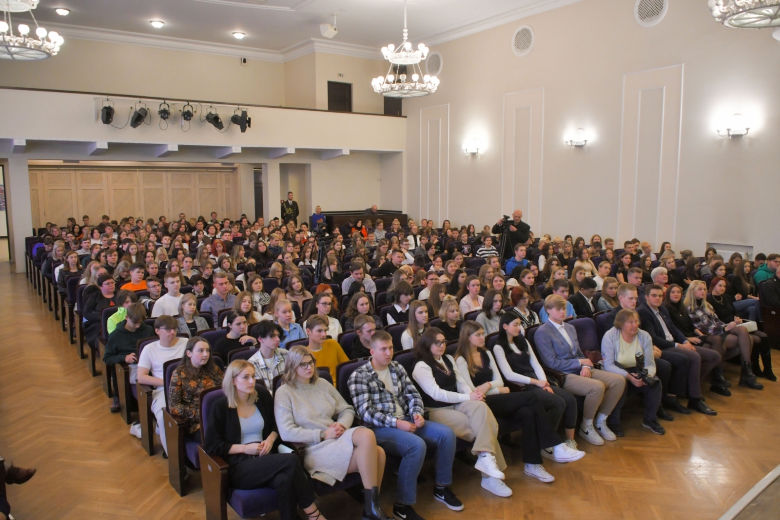 Foto no Valsts prezidenta debatēm ar jauniešiem