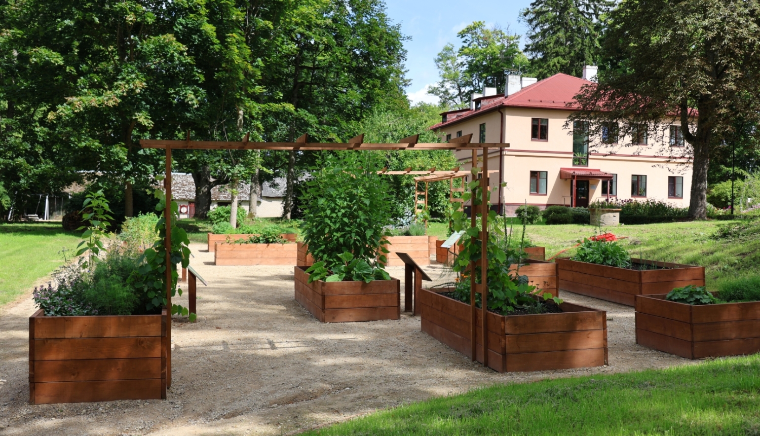 Veselības dārzs Zasas muižas parkā