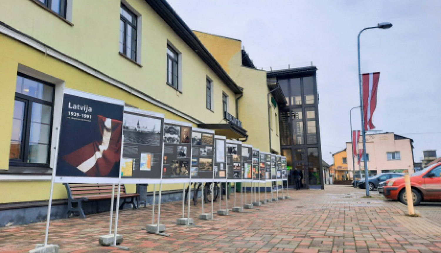 Pie Jēkabpils pilsētas bibliotēkas skatāma Okupācijas muzeja ceļojošā izstāde