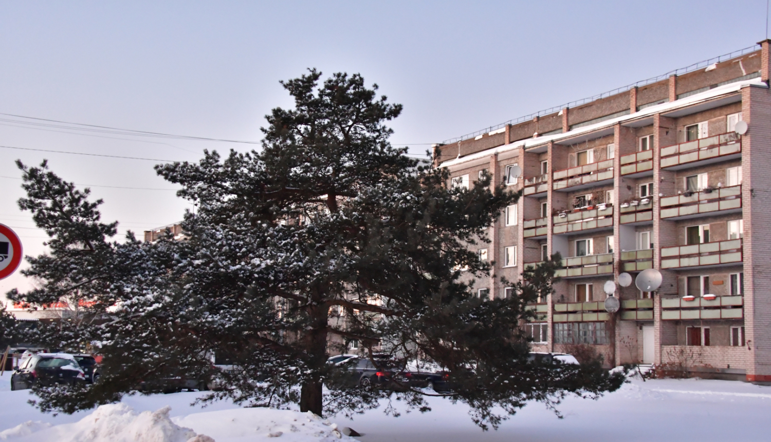 Daudzīvokļu māja
