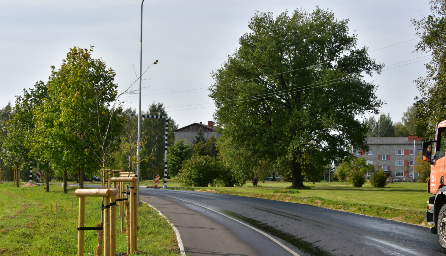 Noasfaltēta iela Salā