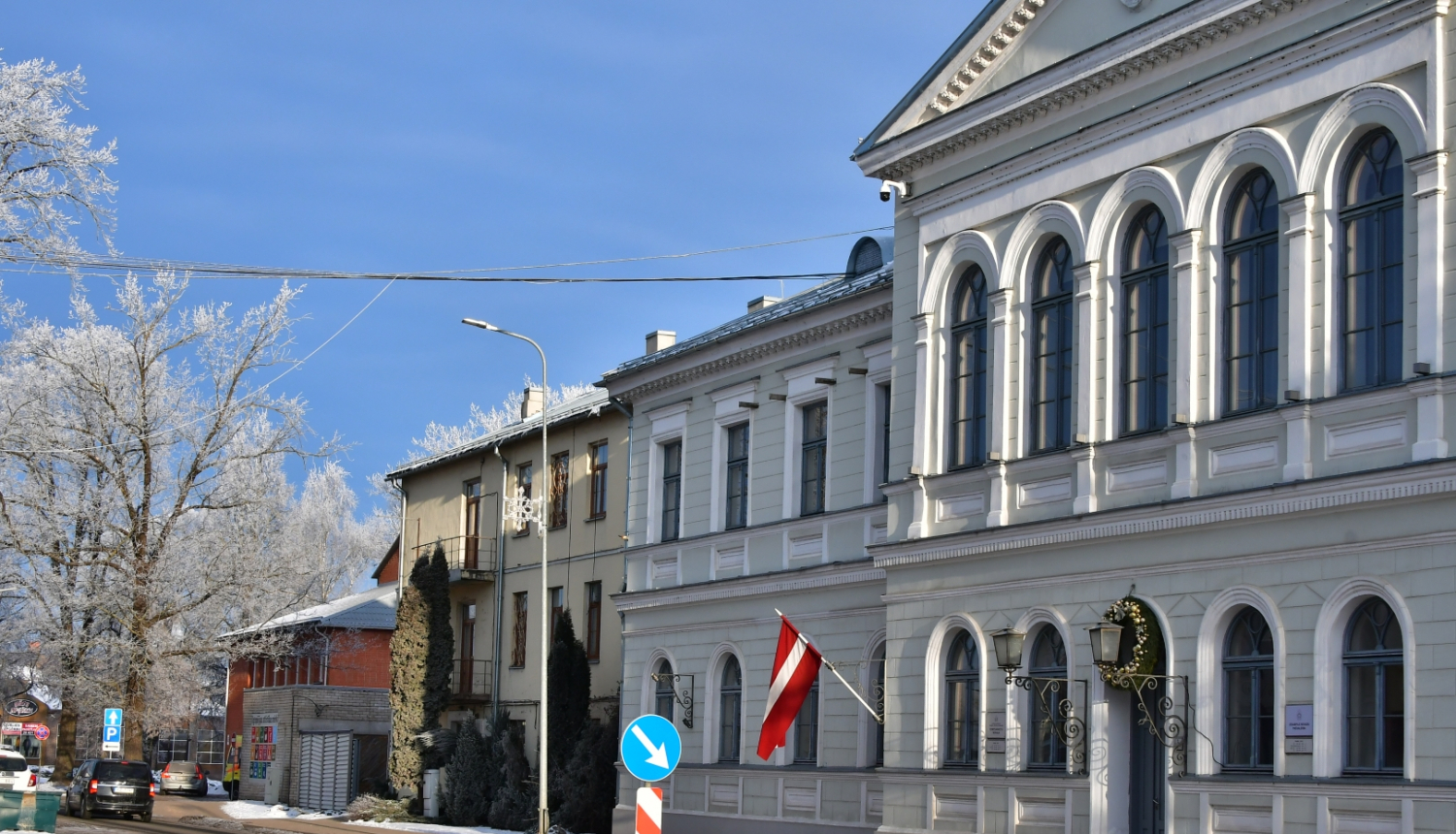 Domes ēka