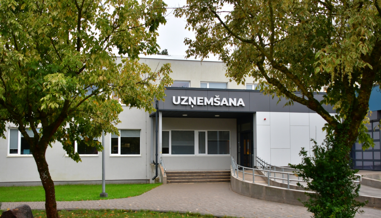 slimnīca