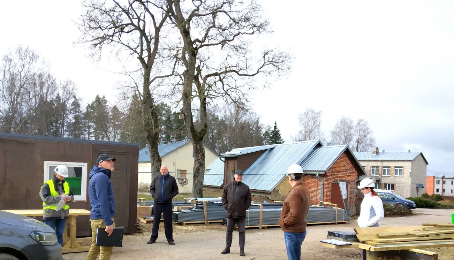Cilvēki būvlaukumā