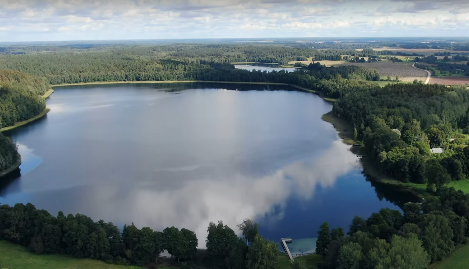 Laukezers no putna lidojuma