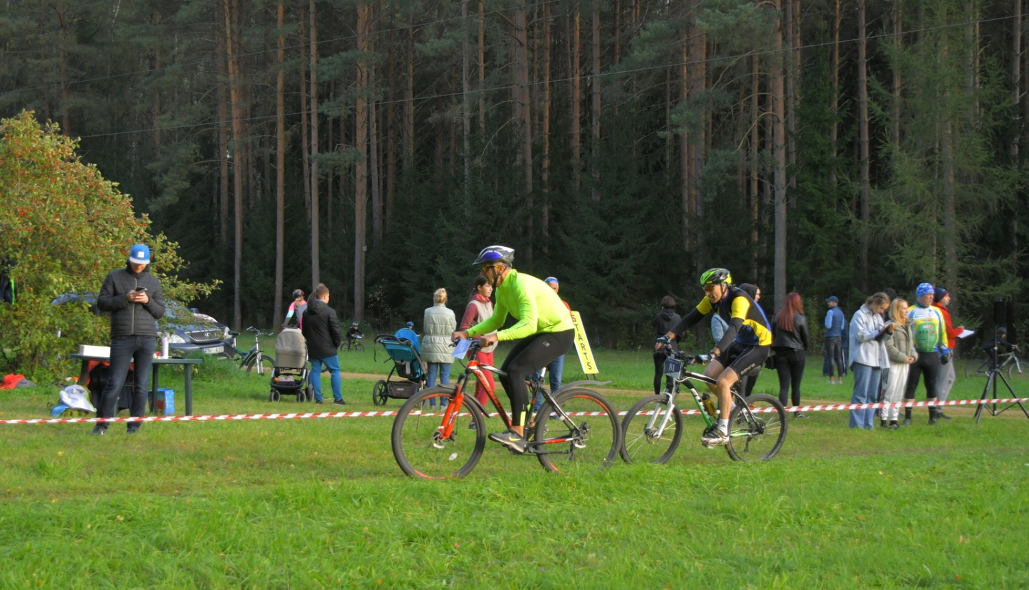 Pusstundas velobrauciens
