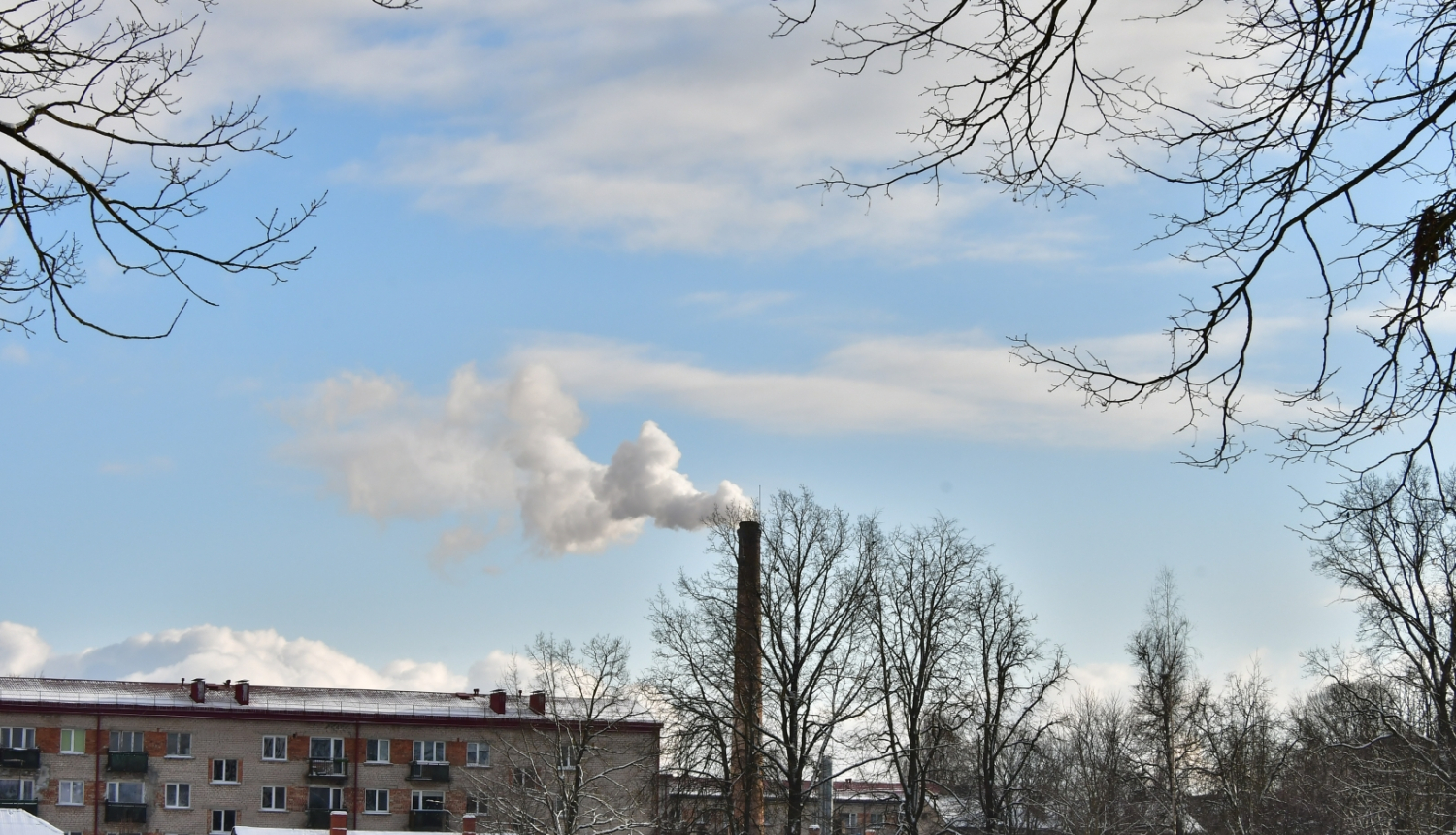 Māja un skurstenis