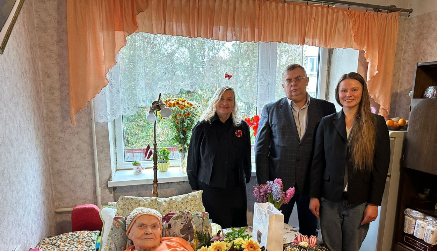 priekšsēdētāja vietnieks Aivars Vanags sveic jēkabpilieti Ludvigu Valaini 100 gadu jubilejā!