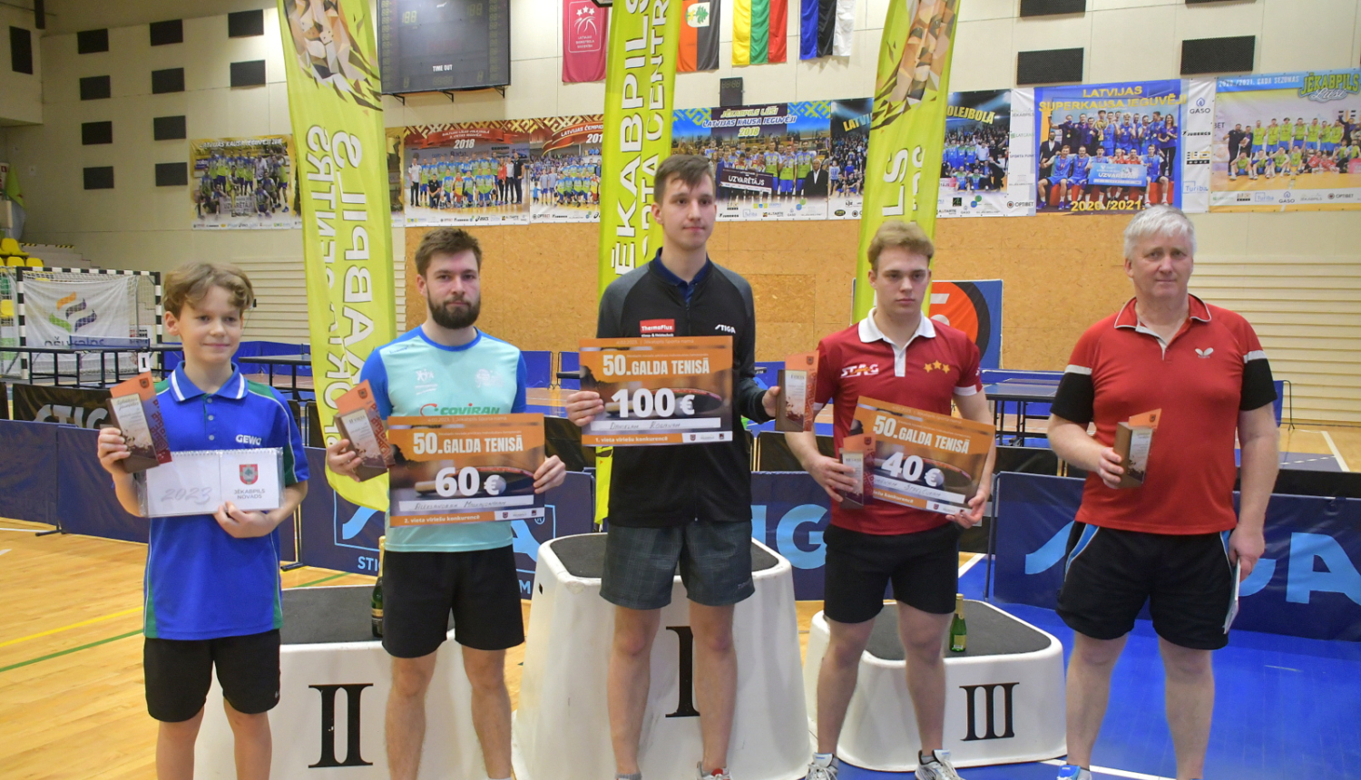 Galda tenisa čempionu kopbilde