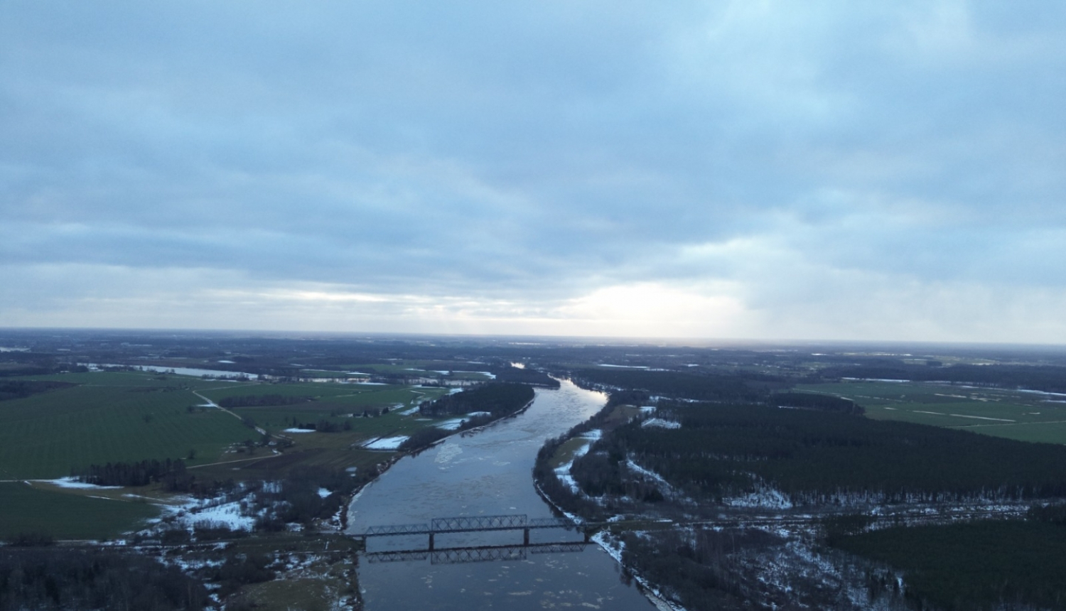 Zeļķu tilts, Sakas izteka brīva.