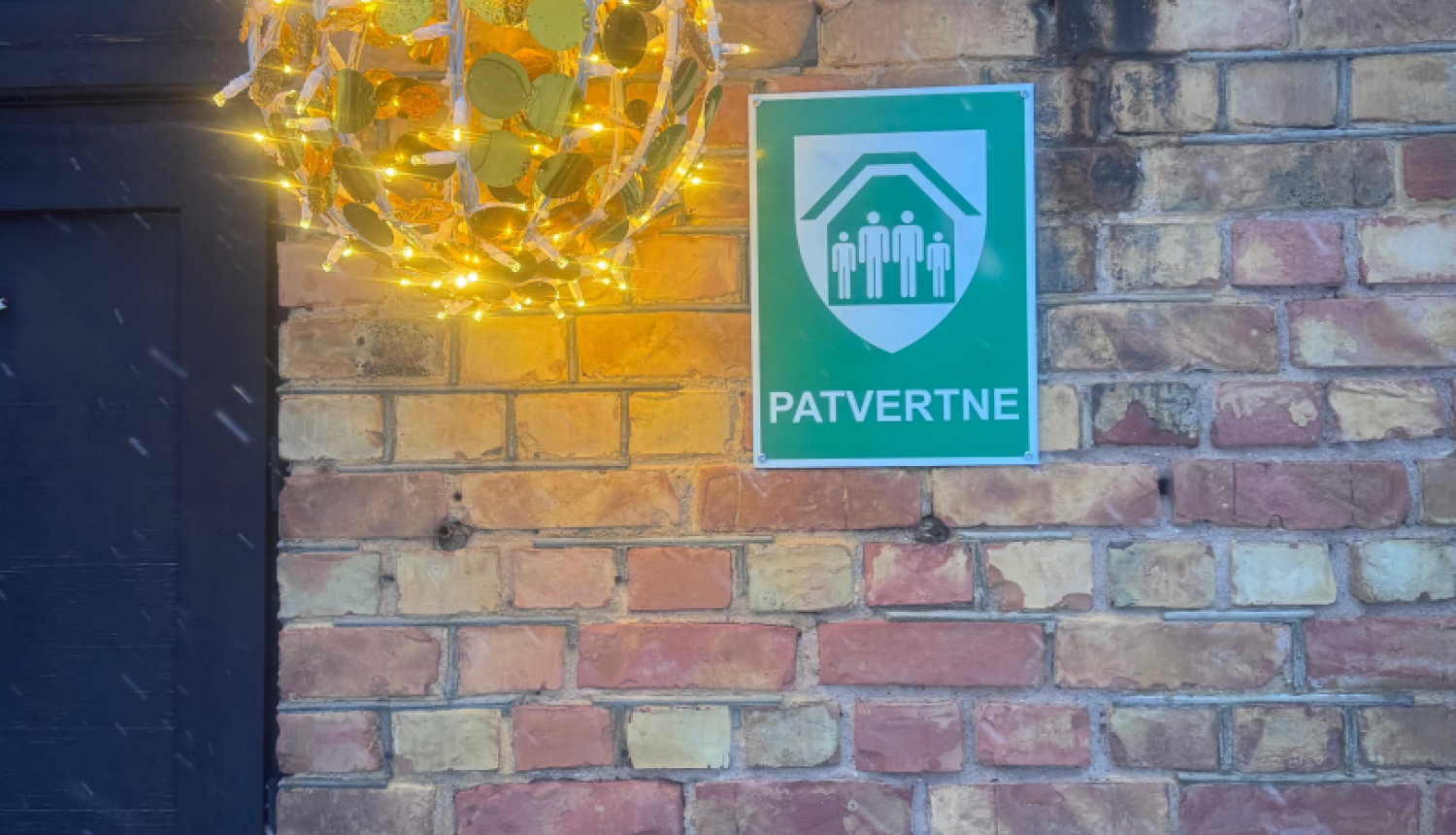 Ilustratīvs attēls ar zīmi Patvertne