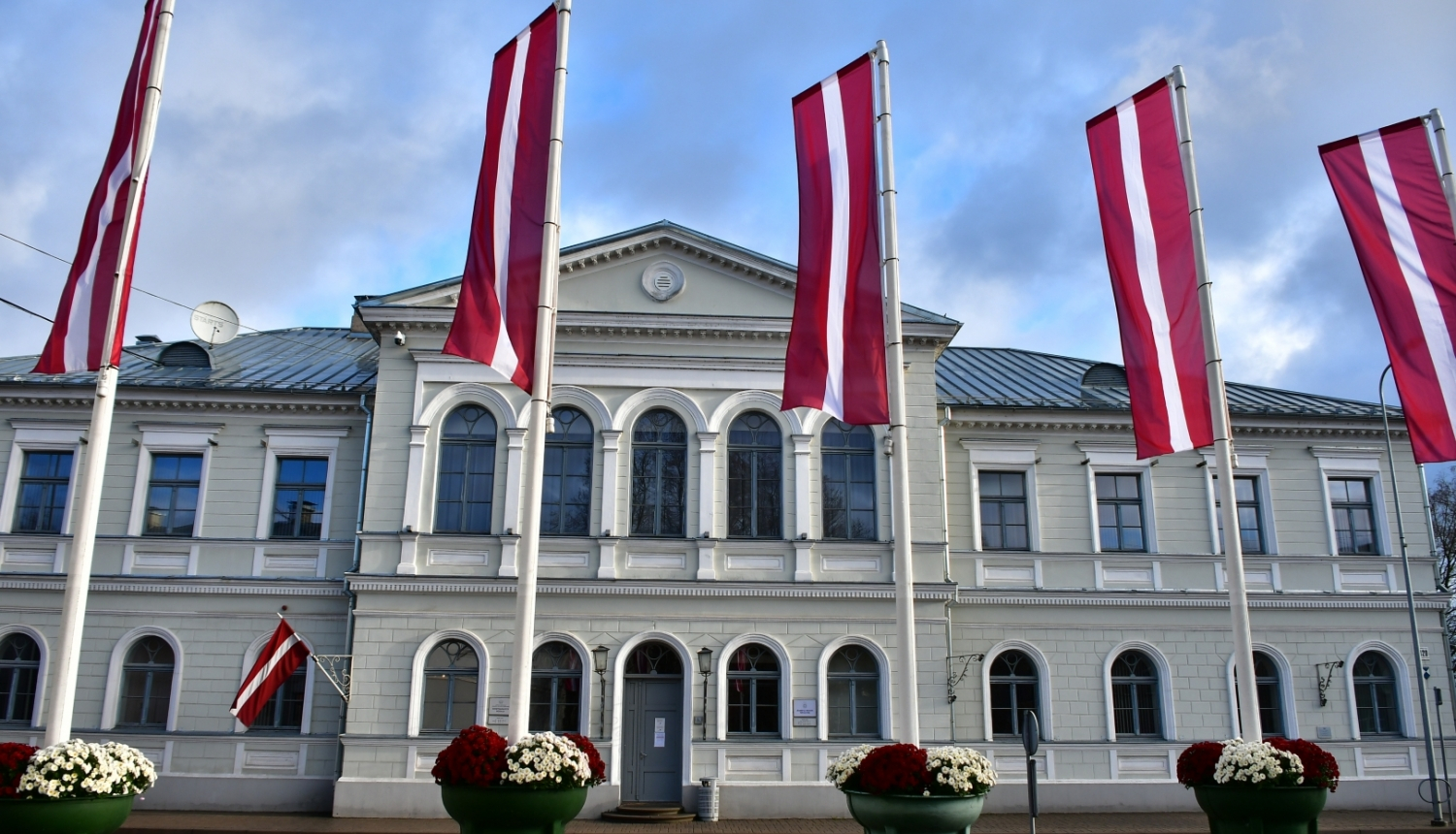 Domes ēka