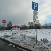 Stāvvietas zīme ar ierobežotu stāvēšanas laiku