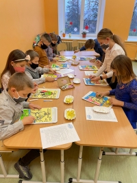 1.- 6.klašu skolēni krāso Lāčplēšus