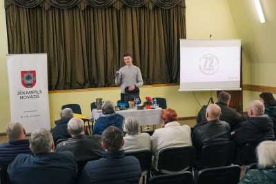 Ilmārs Luksts iepazīstina iedzīvotājus ar 72 stundu somas saturu