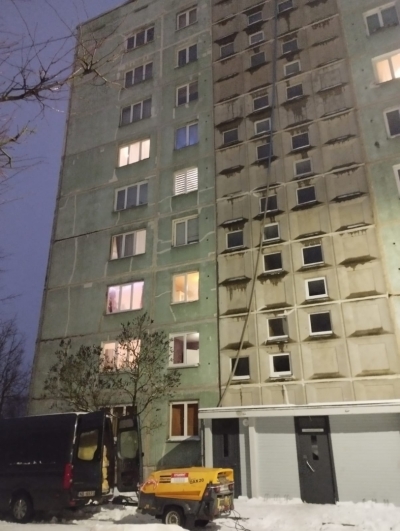 Darba process mājā Nameja ielā 20 - daudzdzīvokļu ēka no ārpuses