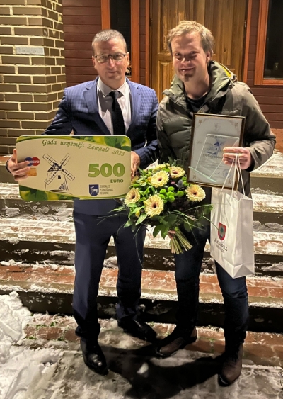  Raivis Ragainis un SIA Kapačmuiža īpašnieks Jānis Kapačs