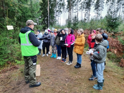 Ābeļu pamatskolas audzēkņi "LVM meža ekspedīcijā". FOTO: Daiga Lugina