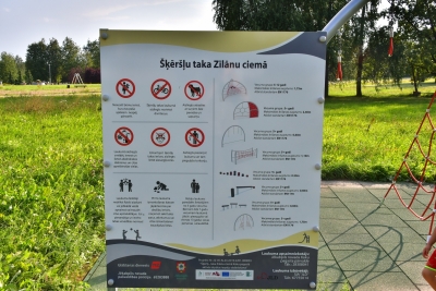 Planšete par šķēršļu joslu Zīlānos