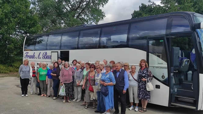 Kopbilde pie autobusa