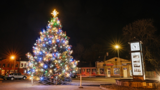 Jēkabpils iemirdzas Ziemassvētku rotā
