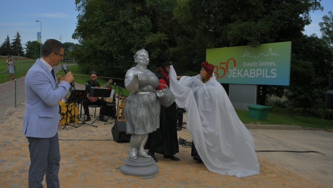 Skulptūras "Labklājība" atklāšana 