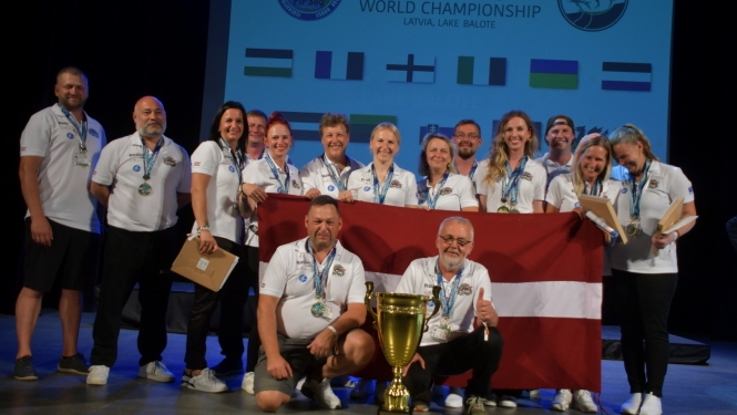 Sieviešu komandas kopbilde (karpu čempionāts)