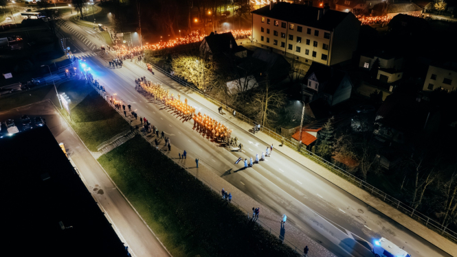 Lāpu gājiens no drona lidojuma