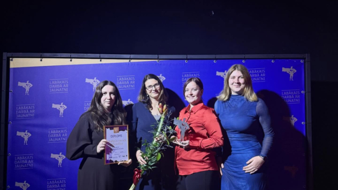 Bilde ar pašvaldības jaunatnes darbiniekiem