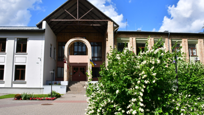 Novada administratīvā ēka Rīgas ielā 150a