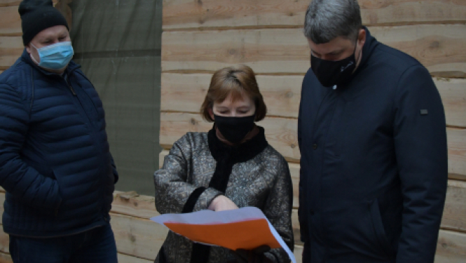 Atbilstoši temiņam, turpinās būvdarbi jaunbūvē “Sēļu sētā”