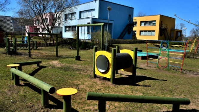 Pirmsskolas izglītības iestādē “Auseklītis” uzstādīts jauns rotaļu laukums
