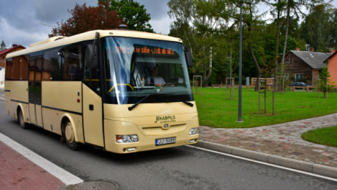 Valsts svētkos gaidāmas izmaiņas gandrīz 400 reģionālo autobusu maršrutu